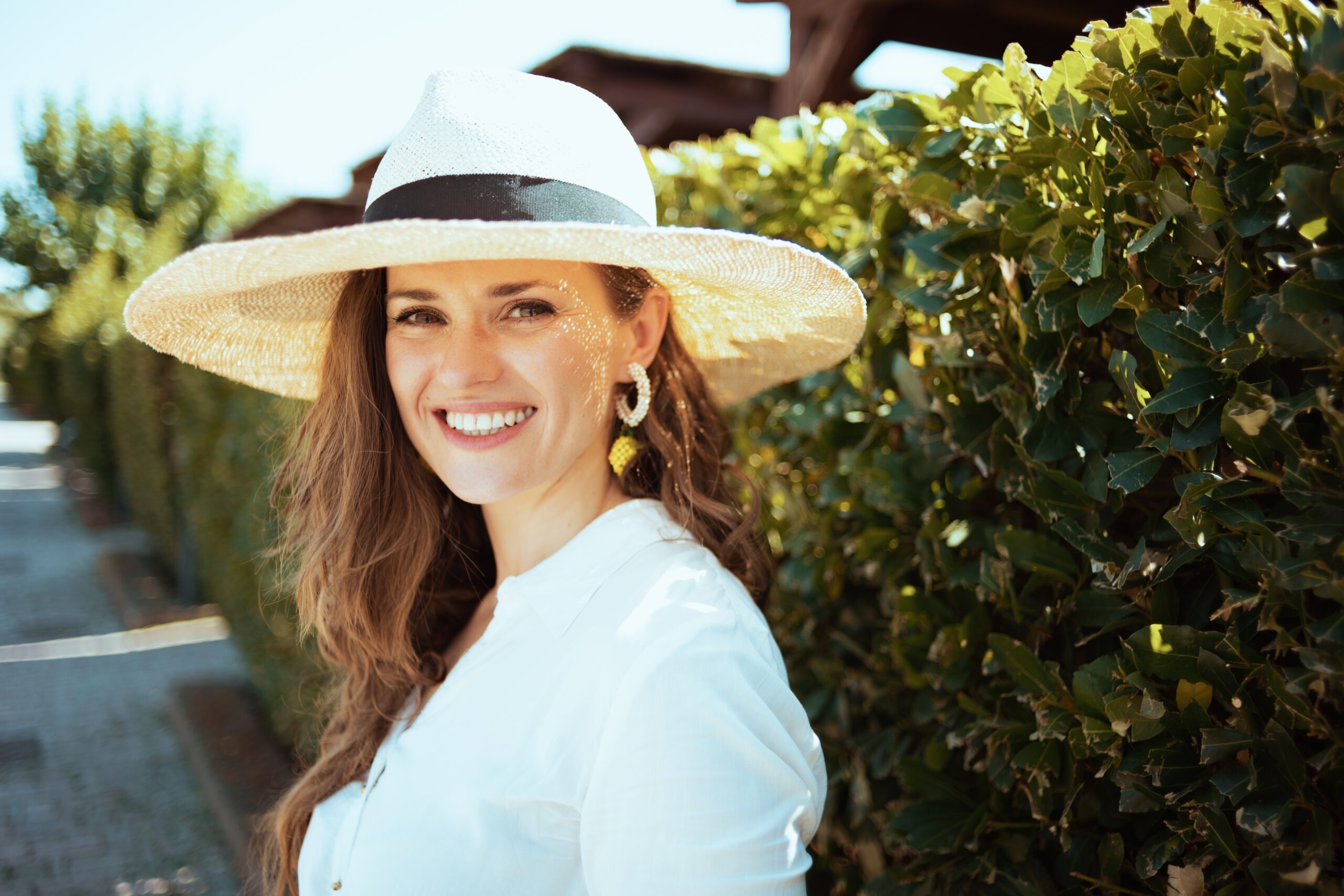 Portrait,Of,Smiling,Stylish,Middle,Aged,Housewife,In,White,Shirt